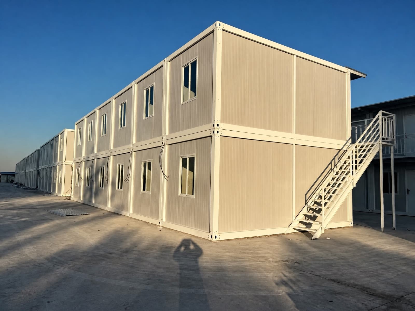 Nhà container hai tầng ghép chồng