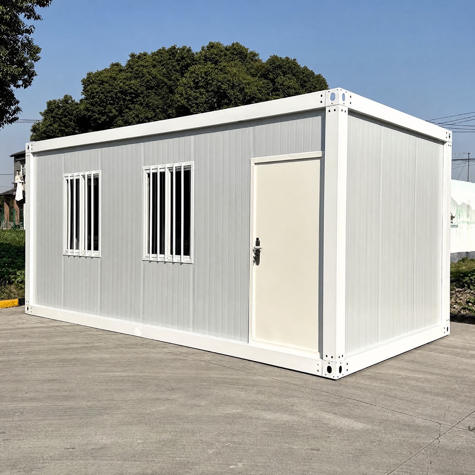 Nhà container lắp ghép — mặt tiền hai cửa sổ và một cửa đi