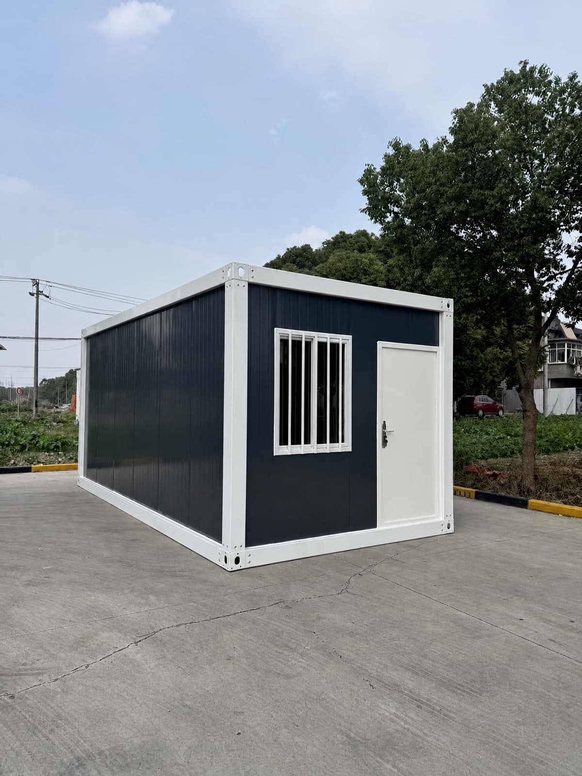 Nhà container lắp ghép — mặt panel tối màu