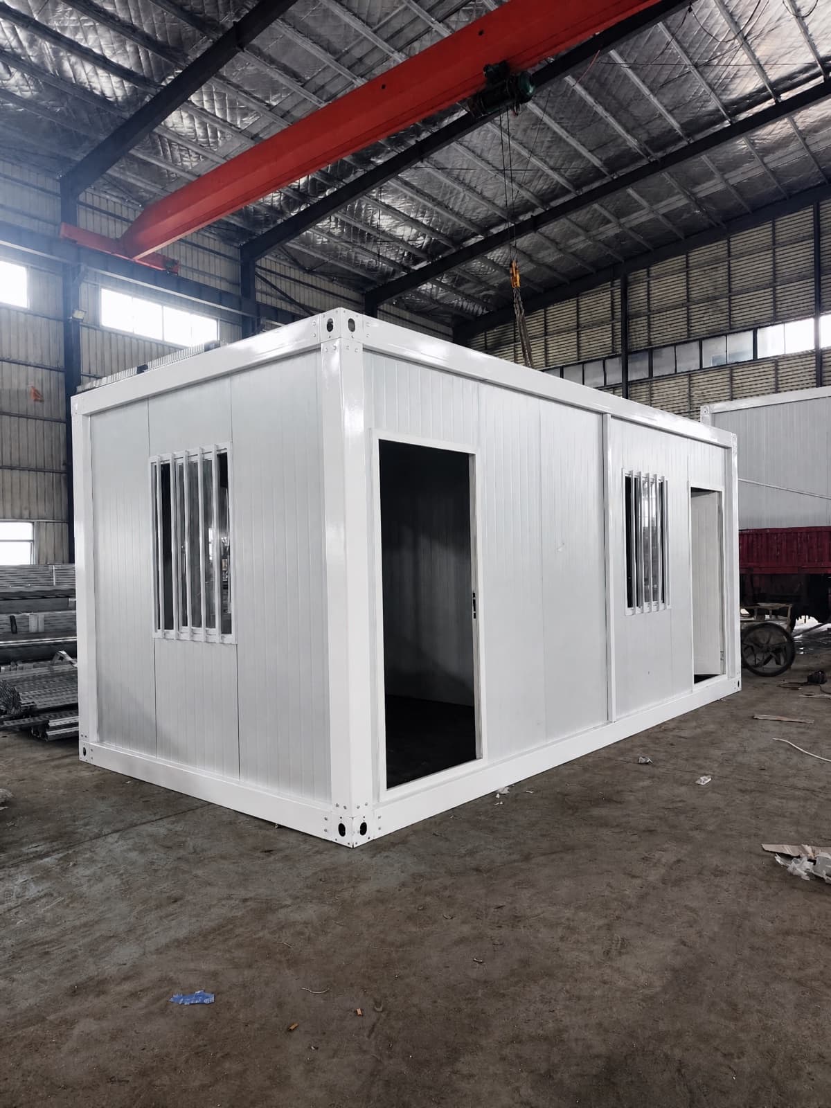 Nhà container lắp ghép đang hoàn thiện trong xưởng