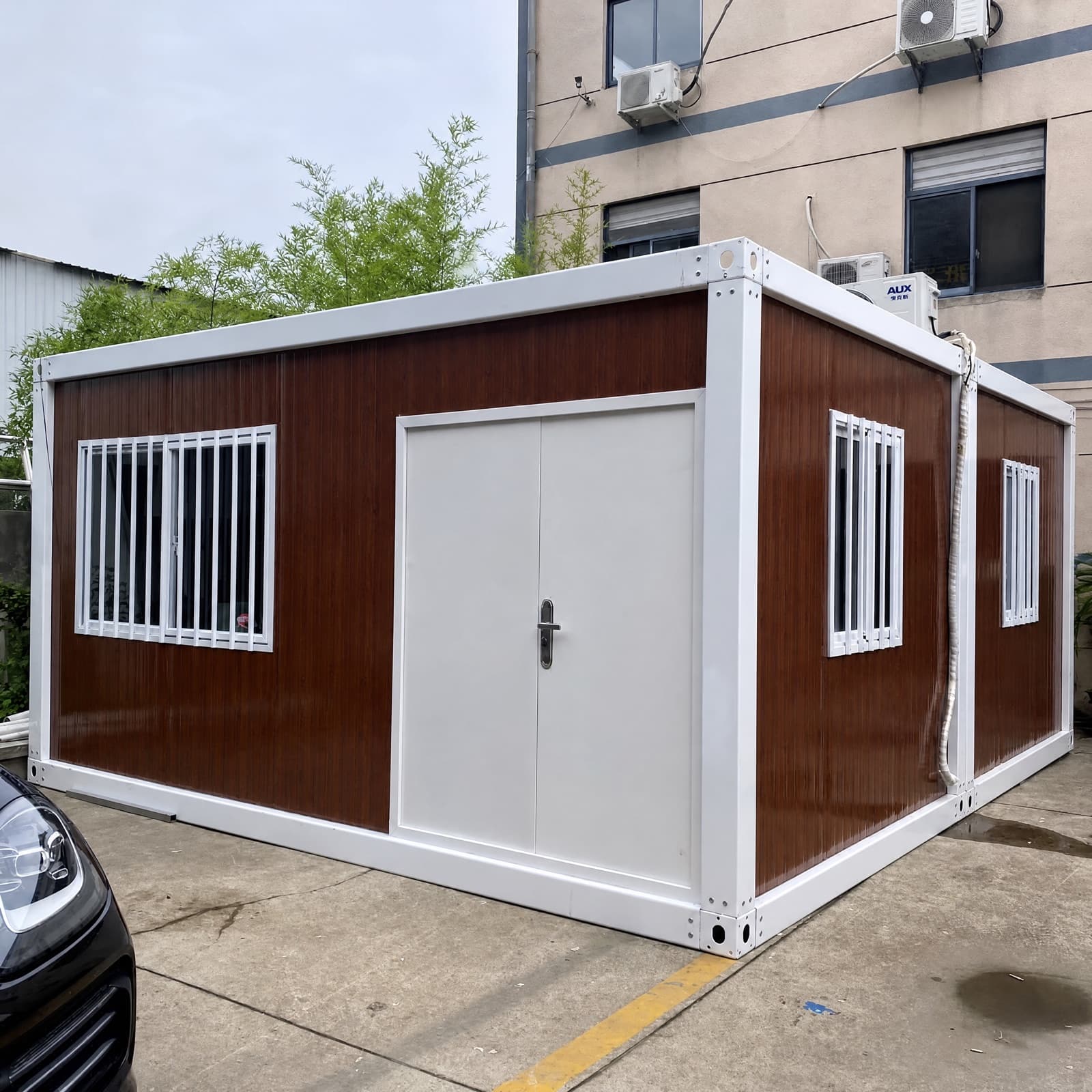 Nhà container lắp ghép — mặt panel vân gỗ