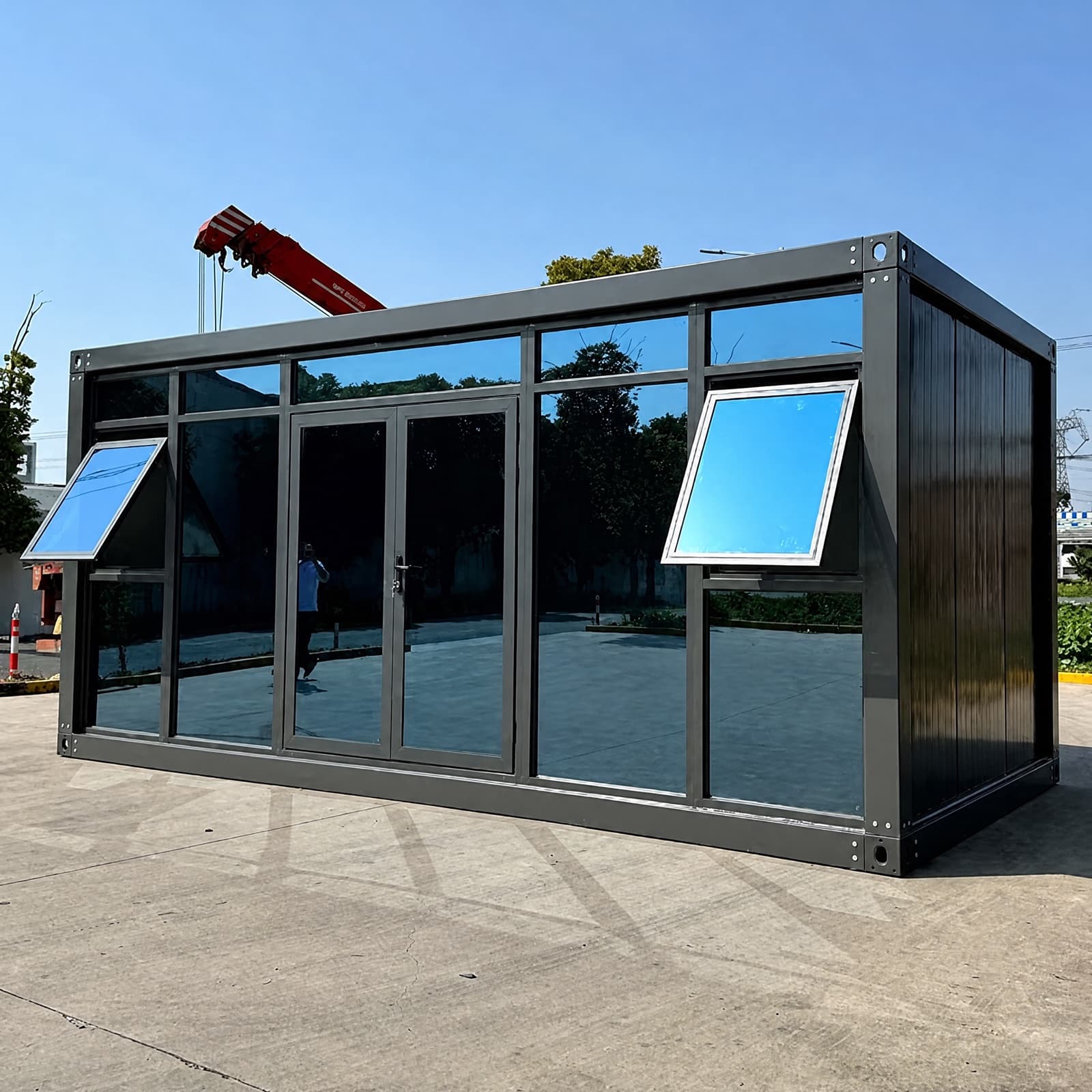 Container văn phòng kính tối màu