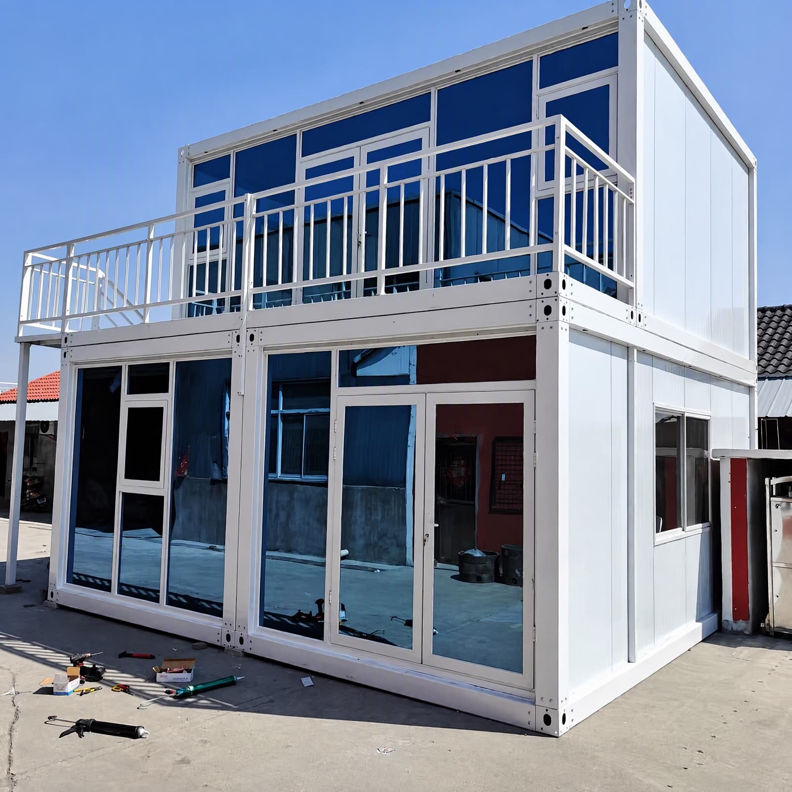 Container văn phòng hai tầng có sân thượng