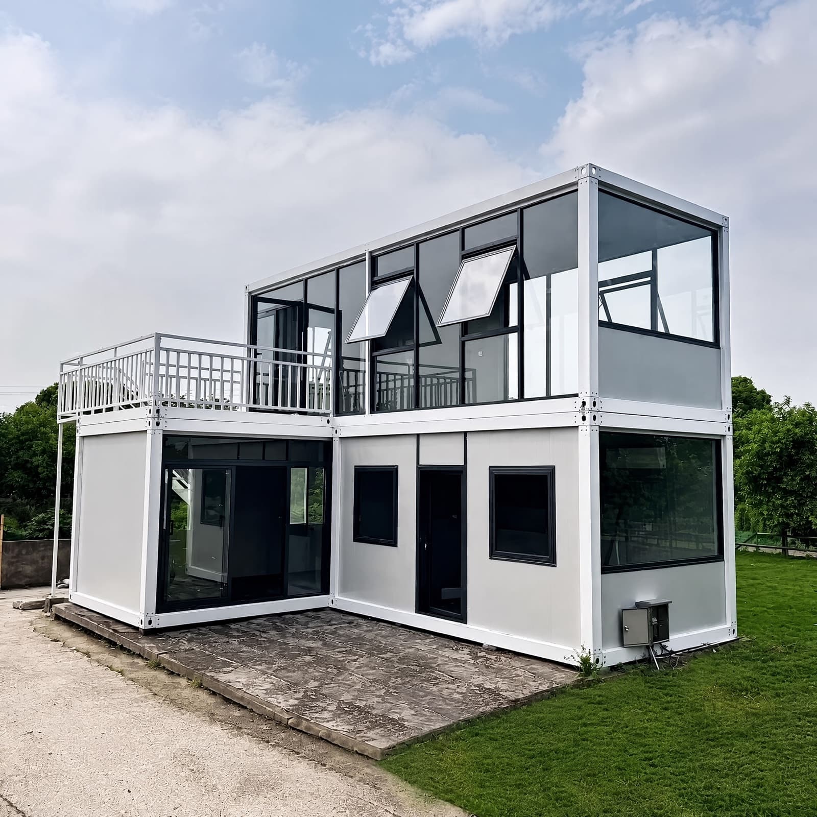 Container bán hàng hai tầng có sân thượng